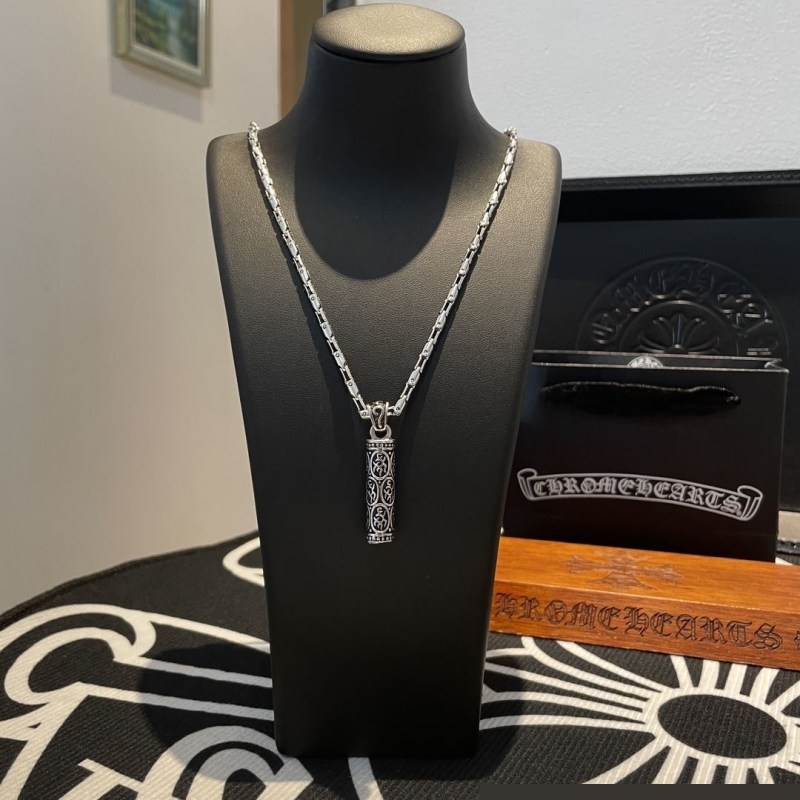 Ch**me He**ts necklaces